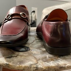 Magnannl new/ never worn Burgundy oxfords